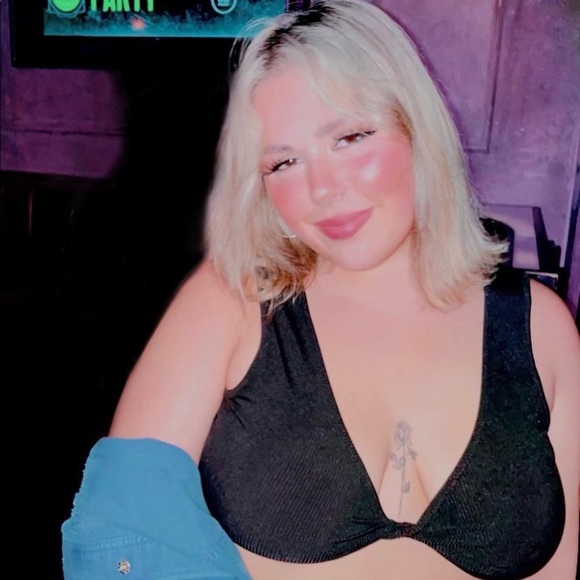 Meet your Posher, Tani - Picture 1 of 1